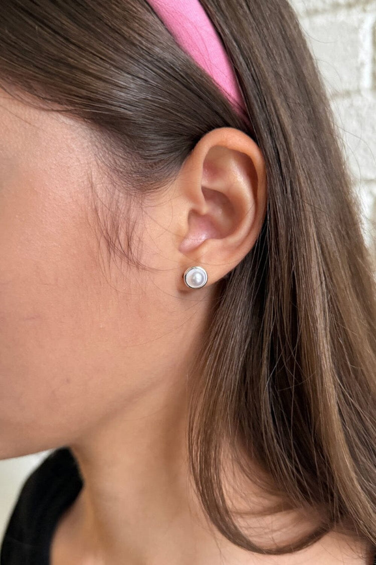 Pearl Stud Earrings - Brandy Melville Quality
